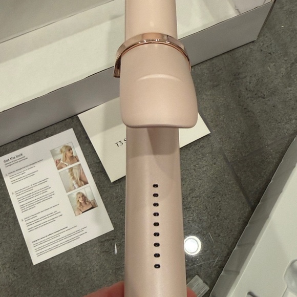 New T3 SinglePass Curl, Extra-Long Barrel Curling Iron with Ceramic Barrel - Picture 9 of 16